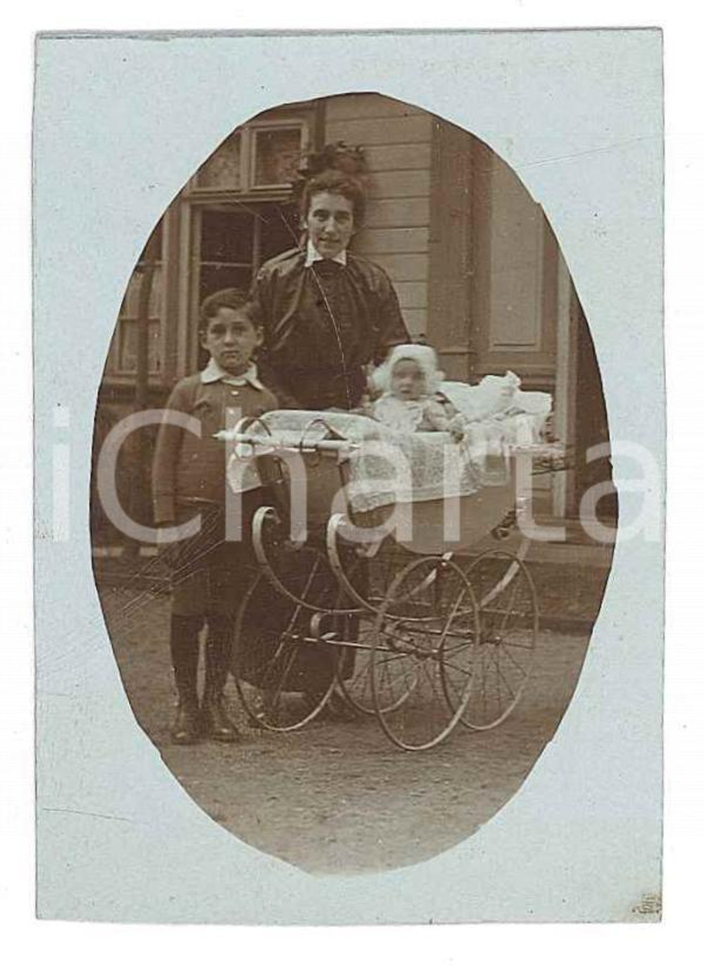 Fotografia d epoca originale 1915 ca DUSZNIKIZDROJ / BAD REINERZ PL Madre con i due figli Foto 4x6 cm 1