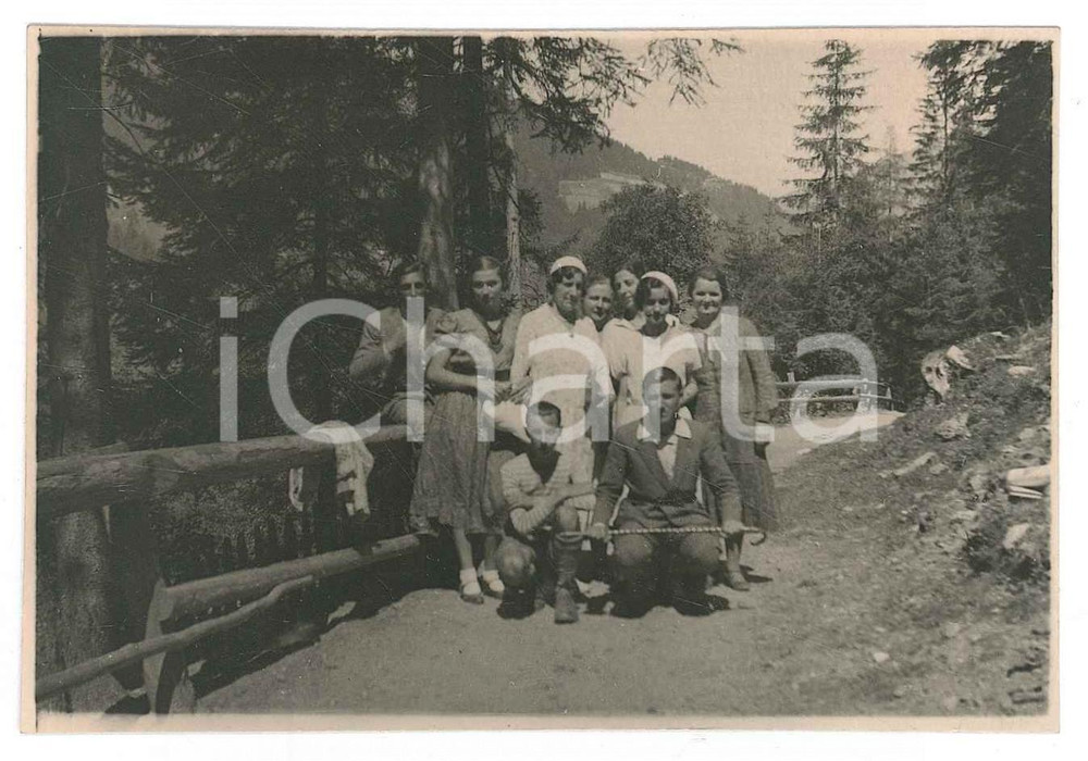 Fotografia d epoca originale Estate 1932 SARENTINO BZ Famiglia in escursione Foto 9x6 cm 1