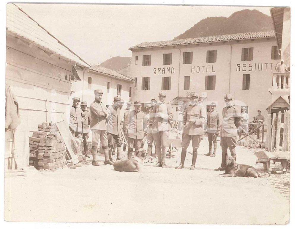 Fotografia d epoca originale 1916 WW1 FRIULIVENEZIA GIULIA Grand Hotel RESIUTTA  Ufficiali Foto RARA 12x9 1