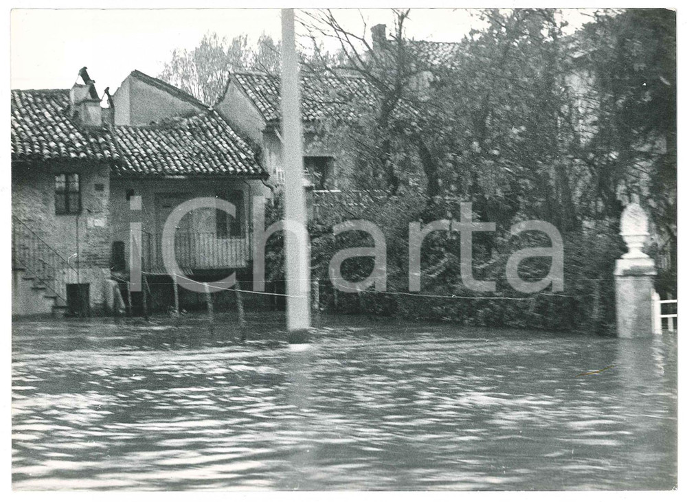 Fotografia d epoca originale 1968 ALLUVIONE PAVIA  Strade allagate  Fotografia 18x13 cm 5 1