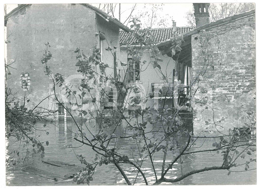 Fotografia d epoca originale 1968 ALLUVIONE PAVIA  Strade allagate  Fotografia 18x13 cm 6 1