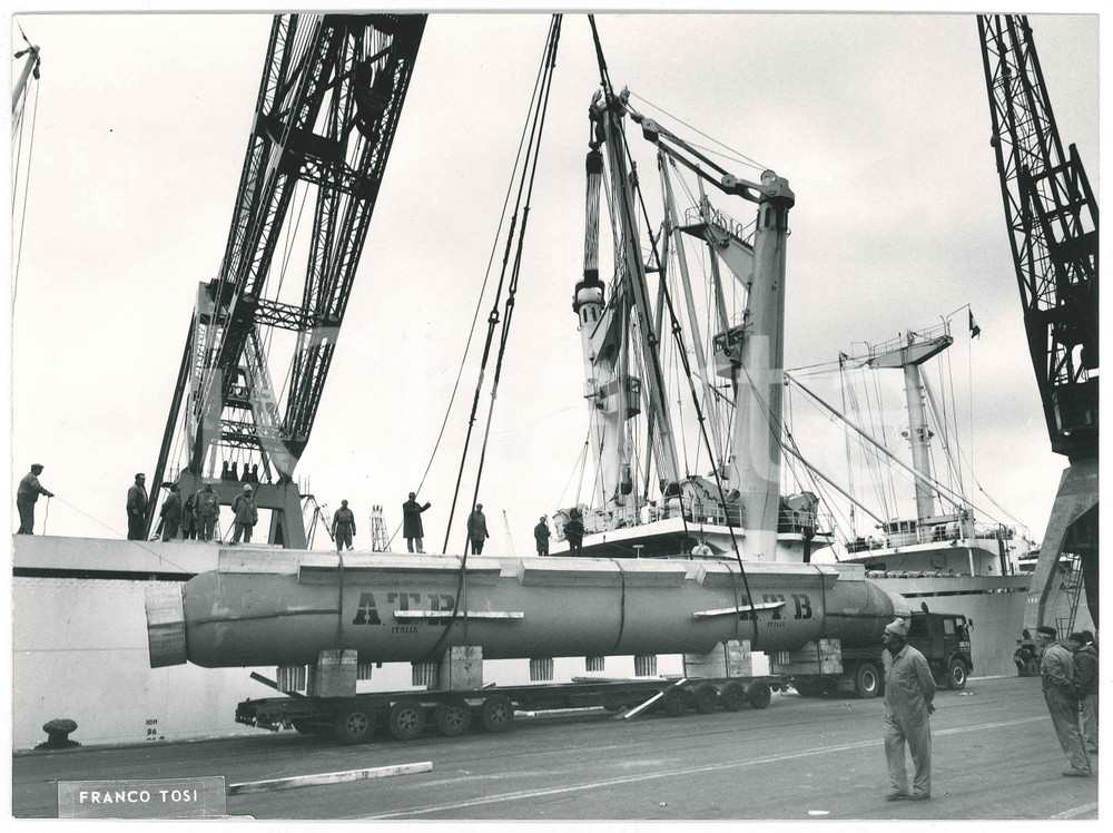 Fotografia d epoca originale 1975 ca Ditta Franco TOSI LEGNANO  ATB Italia  Imbarco reattore raffineria 5 1