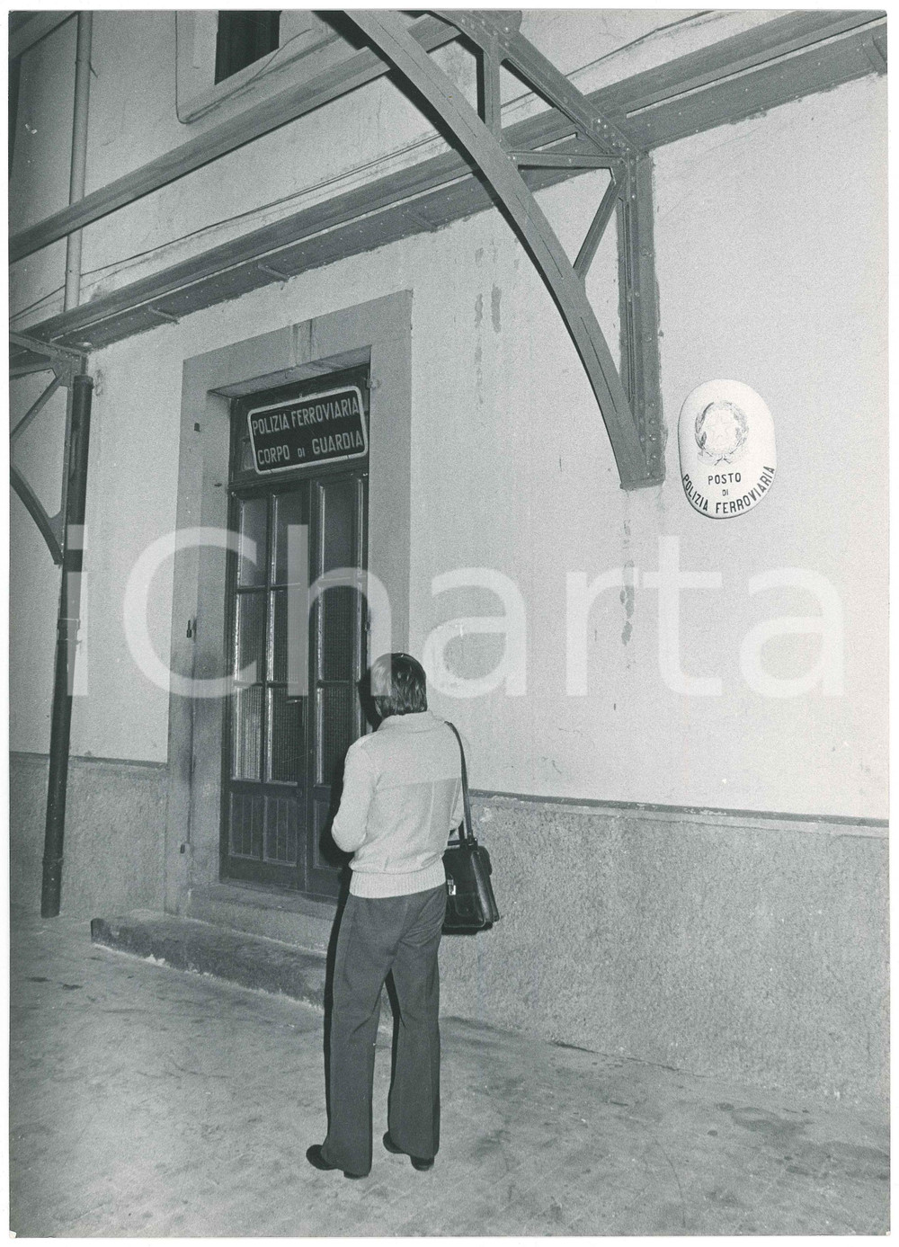 Fotografia d epoca originale 1975 ca MILANO  POLFER Posto di Polizia Ferroviaria  Foto 20x30 cm 1