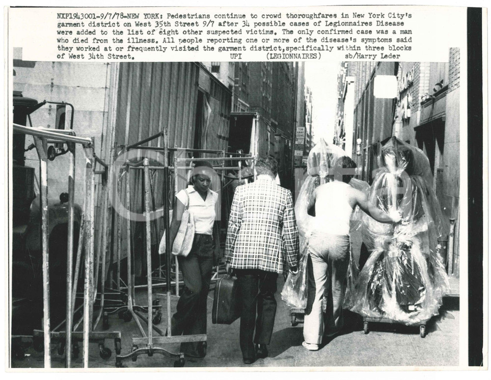Fotografia d epoca originale 1978 NEW YORK People on 35th Street  Legionnaires  disease outbreak Telefoto 1