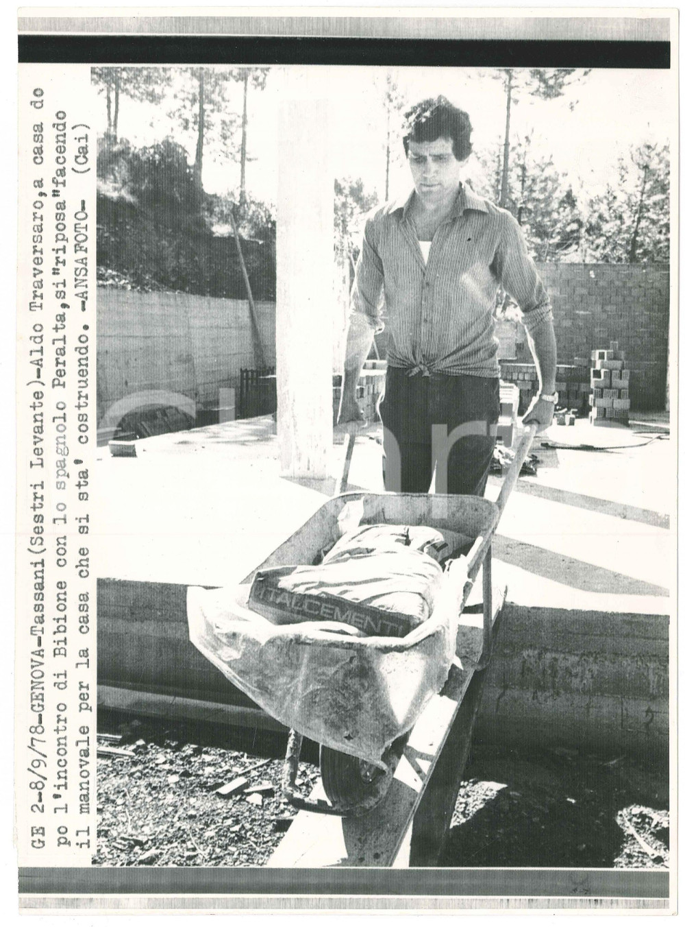 Fotografia d epoca originale 1978 TASSANI / SESTRI LEVANTE Aldo TRAVERSARO manovale a casa propria Telefoto 1