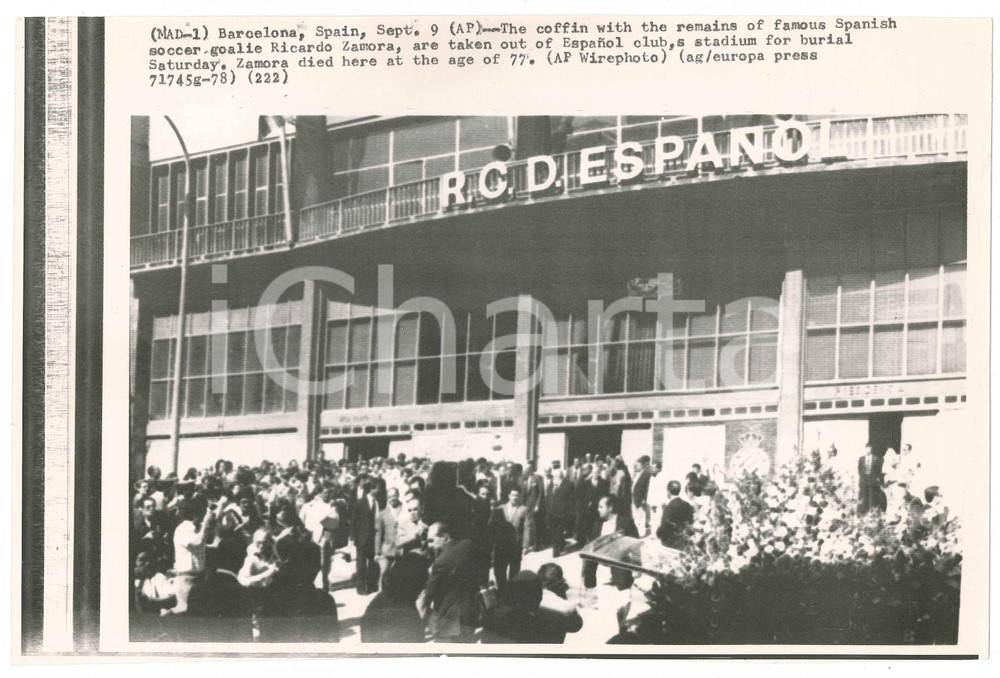 Fotografia d epoca originale 1978 BARCELLONA Funerali di Ricardo ZAMORA  Il feretro allo stadio Telefoto 1