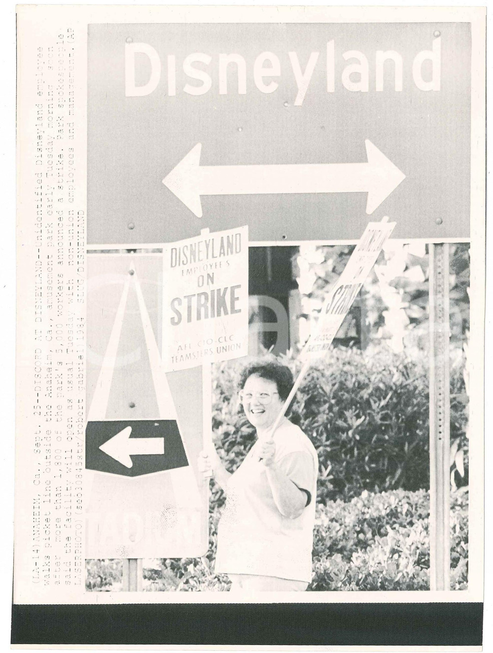Fotografia d epoca originale 1984 ANAHEIM  DISNEYLAND  Employee on strike Telefoto 16x22 cm 1