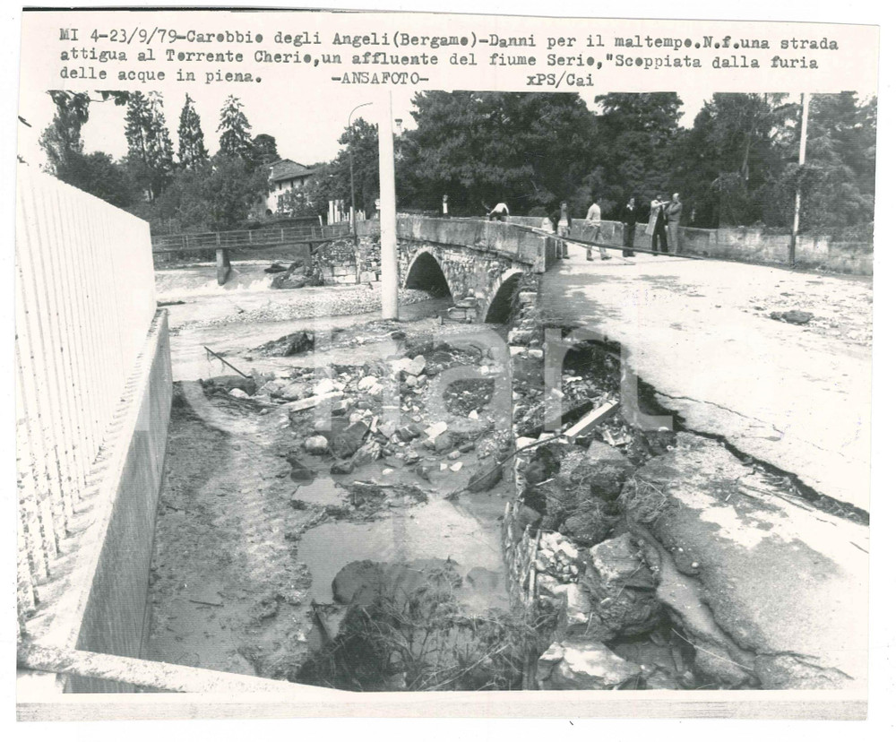 Fotografia d epoca originale 1979 CAROBBIO DEGLI ANGELI Danni maltempo  Strada sul torrente CHERIO Telefoto 1