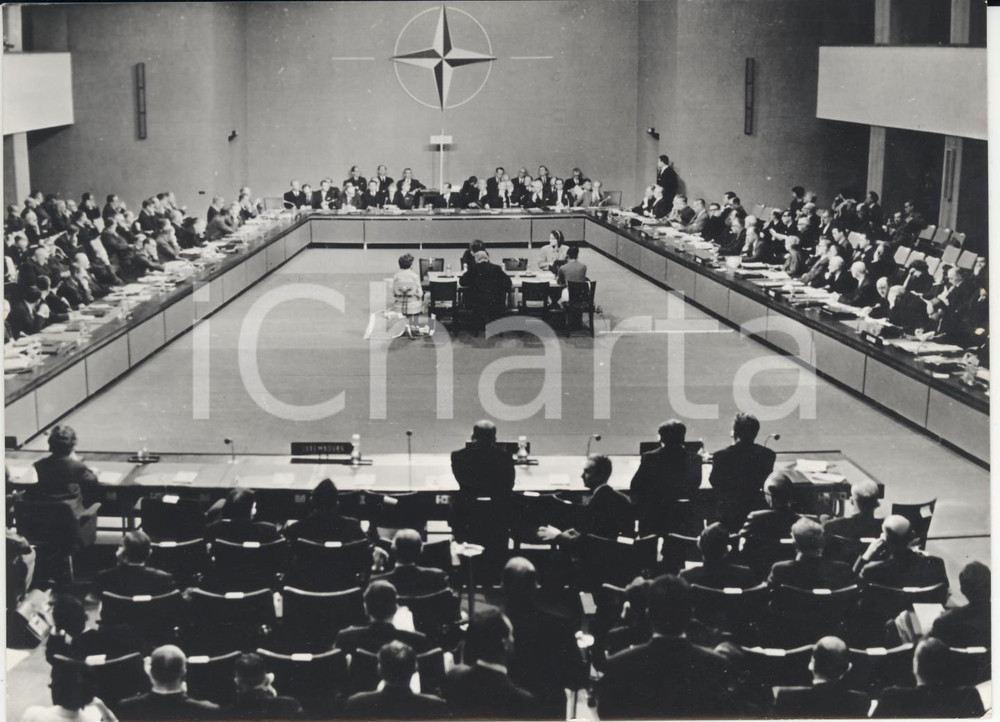 Fotografia d epoca originale 1962 PARIS VIII Conferenza NATO  Pietro MICARA presiede la seduta Foto 18x13 1