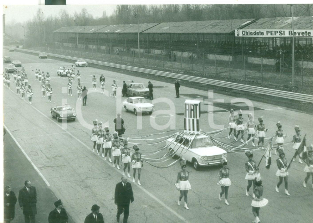 1965 AUTODROMO MONZA Presentazione di FIAT 850, SPYDER e COUPÉ *Foto 18x13 cm