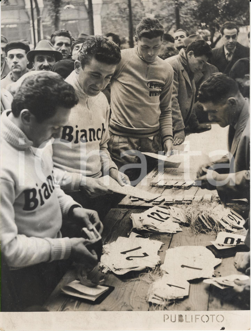 Fotografia d epoca originale 1955 ca CICLISMO Vito FAVERO Riccardo FILIPPI  Franco AUREGGI Foto 18x24 cm 1