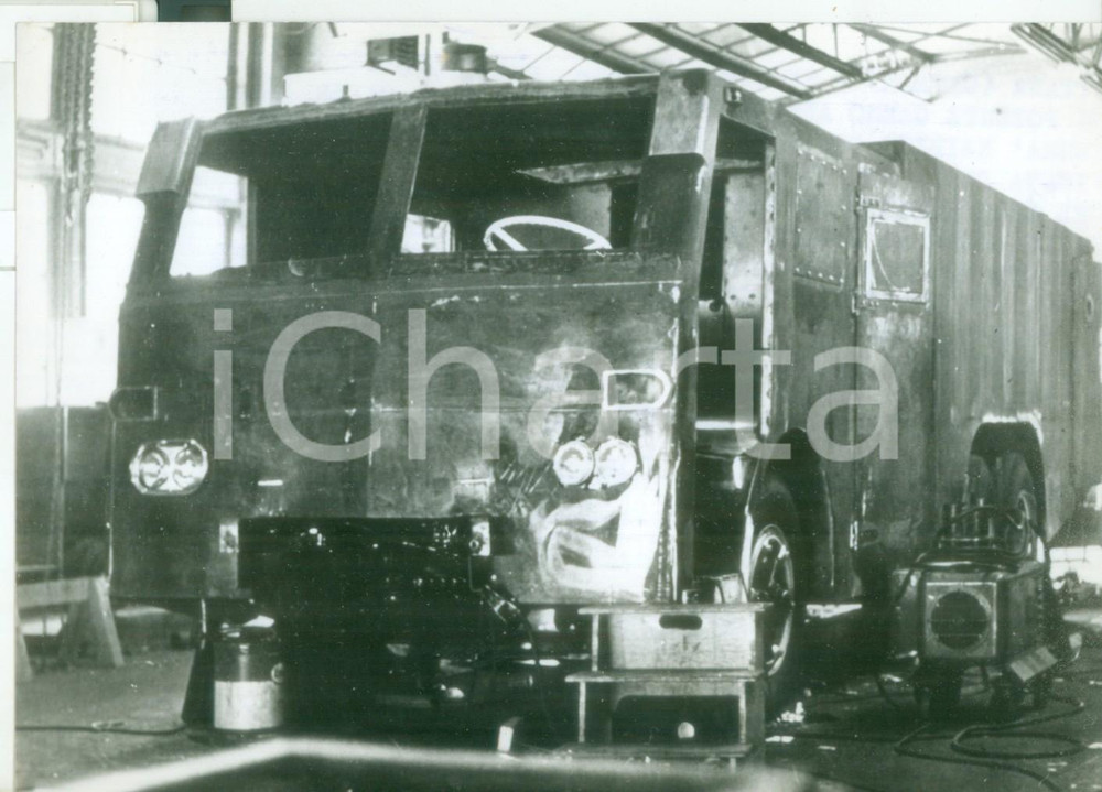 Fotografia d epoca originale 1964 OTTAWA Carro armato esibito per la visita della REGINA ELISABETTA in Canada 1