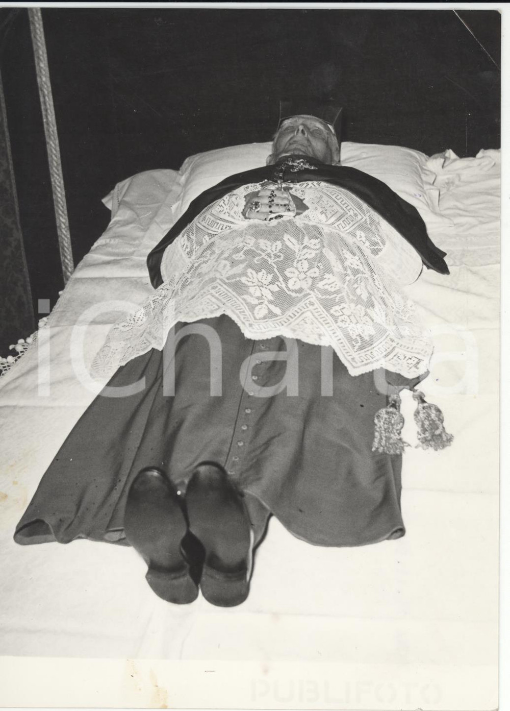 Fotografia d epoca originale 1954 ROMA Ritratto della salma del card. Giuseppe BRUNO Foto 13x18 cm 1