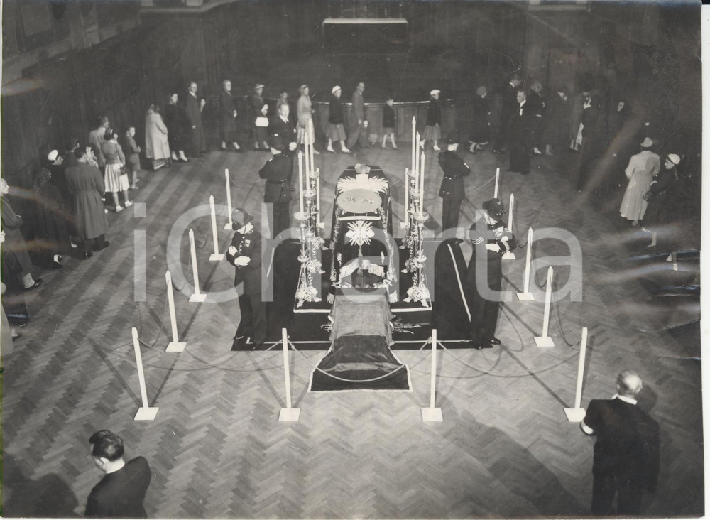 Fotografia d epoca originale 1956 LONDON Westminister Hall  Card. Bernard GRIFFIN s lying in state Photo 1