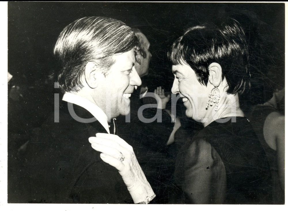 1975 BONN FESTA DELLA STAMPA Il cancelliere Helmut SCHMIDT balla con la moglie