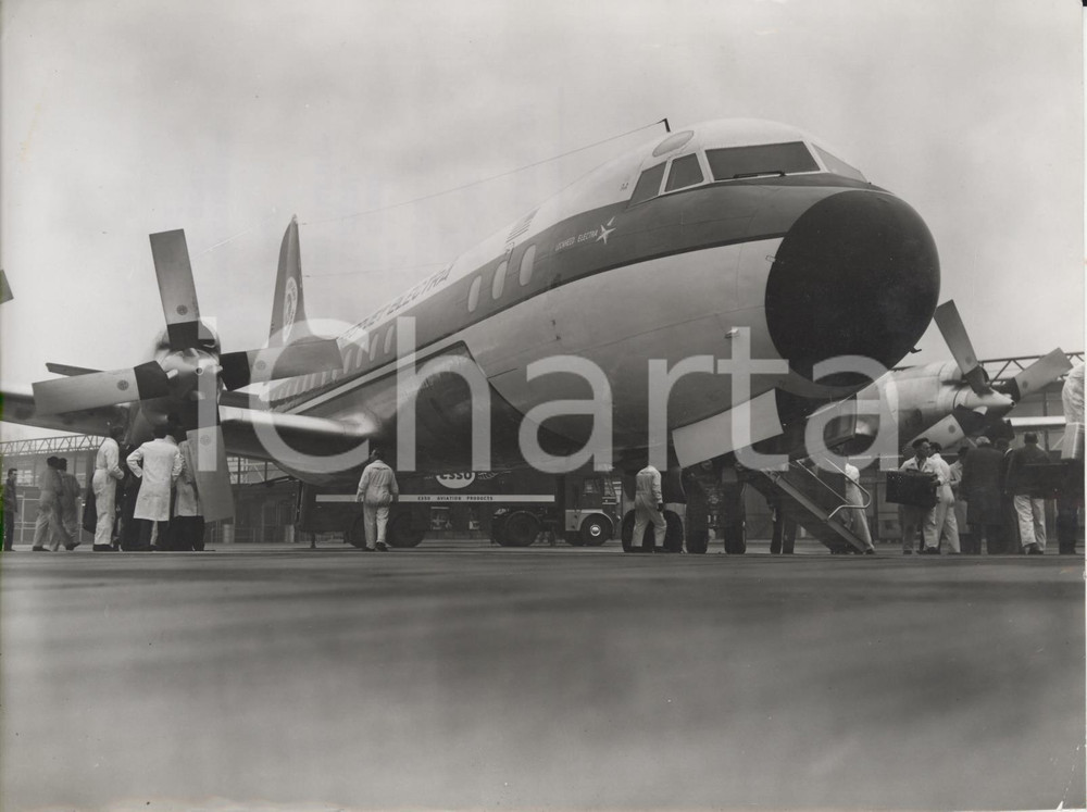 Fotografia d epoca originale 1958 LONDON Gatwick Airport LOCKHEED ELECTRA America s turboprop aircraft Foto 1
