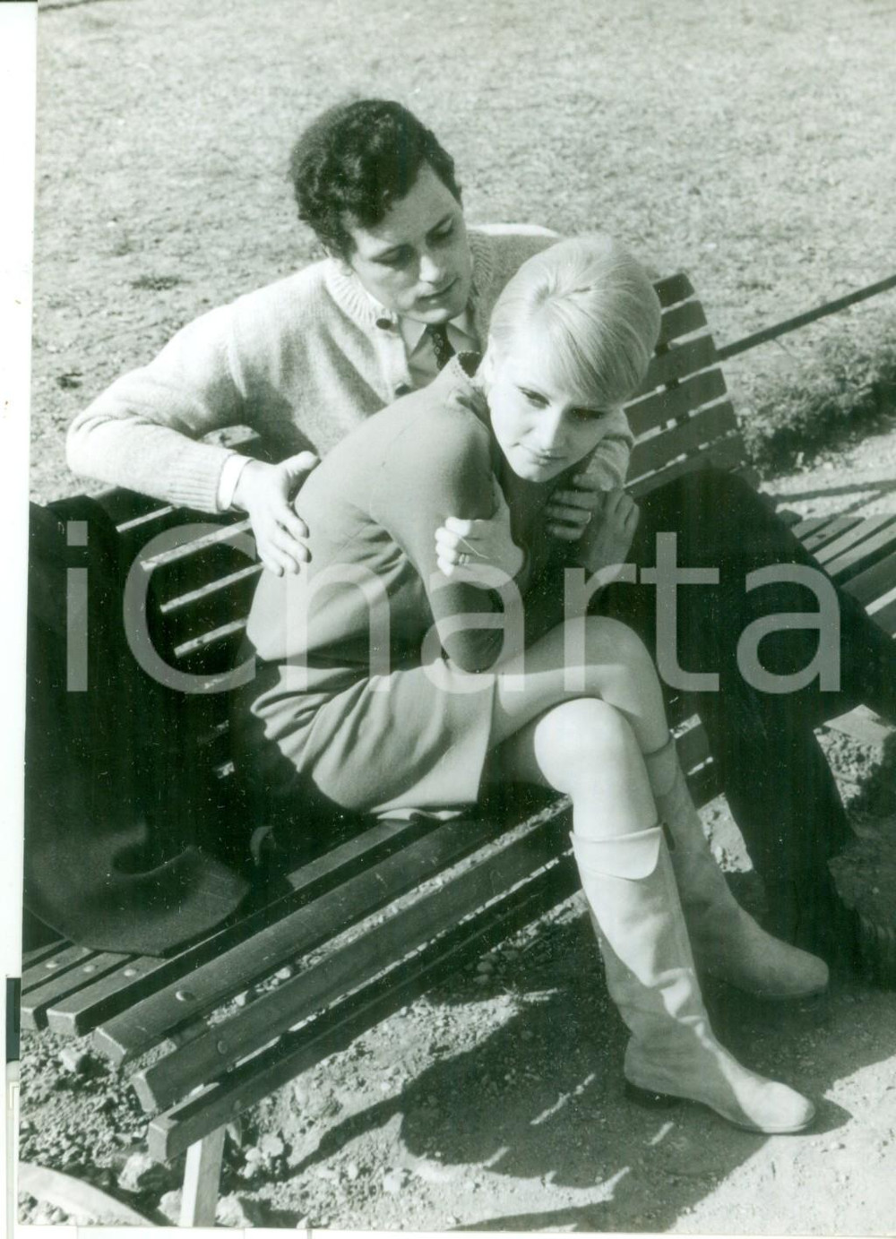 Fotografia d epoca originale 1967 MILANO ? Carmen VILLANI e il marito Mauro IVALDI nella loro casa Foto 1