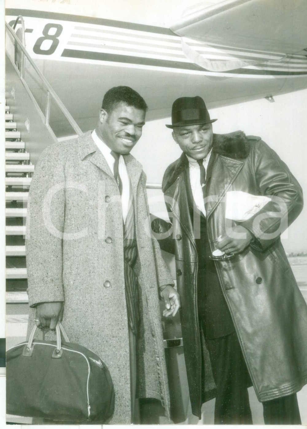 Fotografia d epoca originale 1961 ROMA BOXE Arrivo Freddie MACK e Bert WHITEHURST per incotnro Giulio RINALDI 1