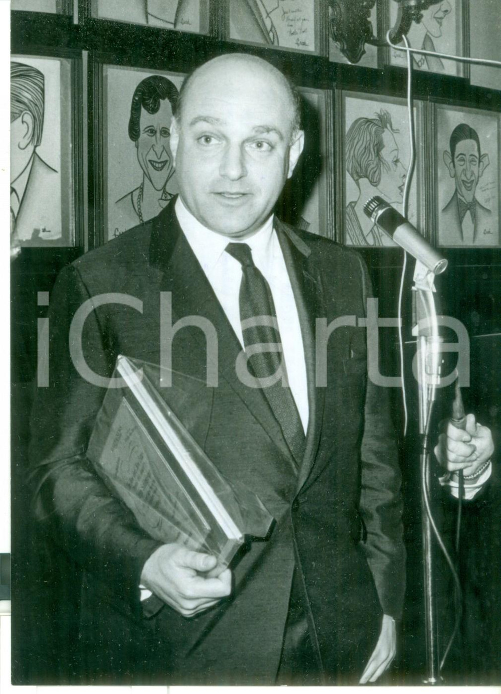 Fotografia d epoca originale 1966 NEW YORK Cinema  THE NEW YORK FILM CRITICS premia regista John SCHLESINGER 1