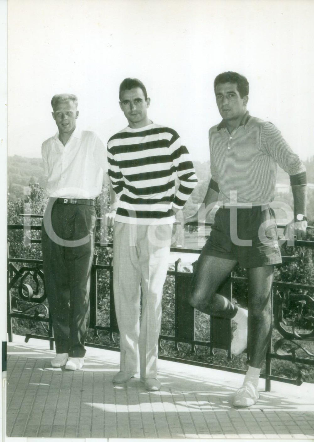 Fotografia d epoca originale 1956 VARESE CALCIO Ritiro MILAN  Per BREDESEN  Carlo GALLI  Luigi ZANNIER 1