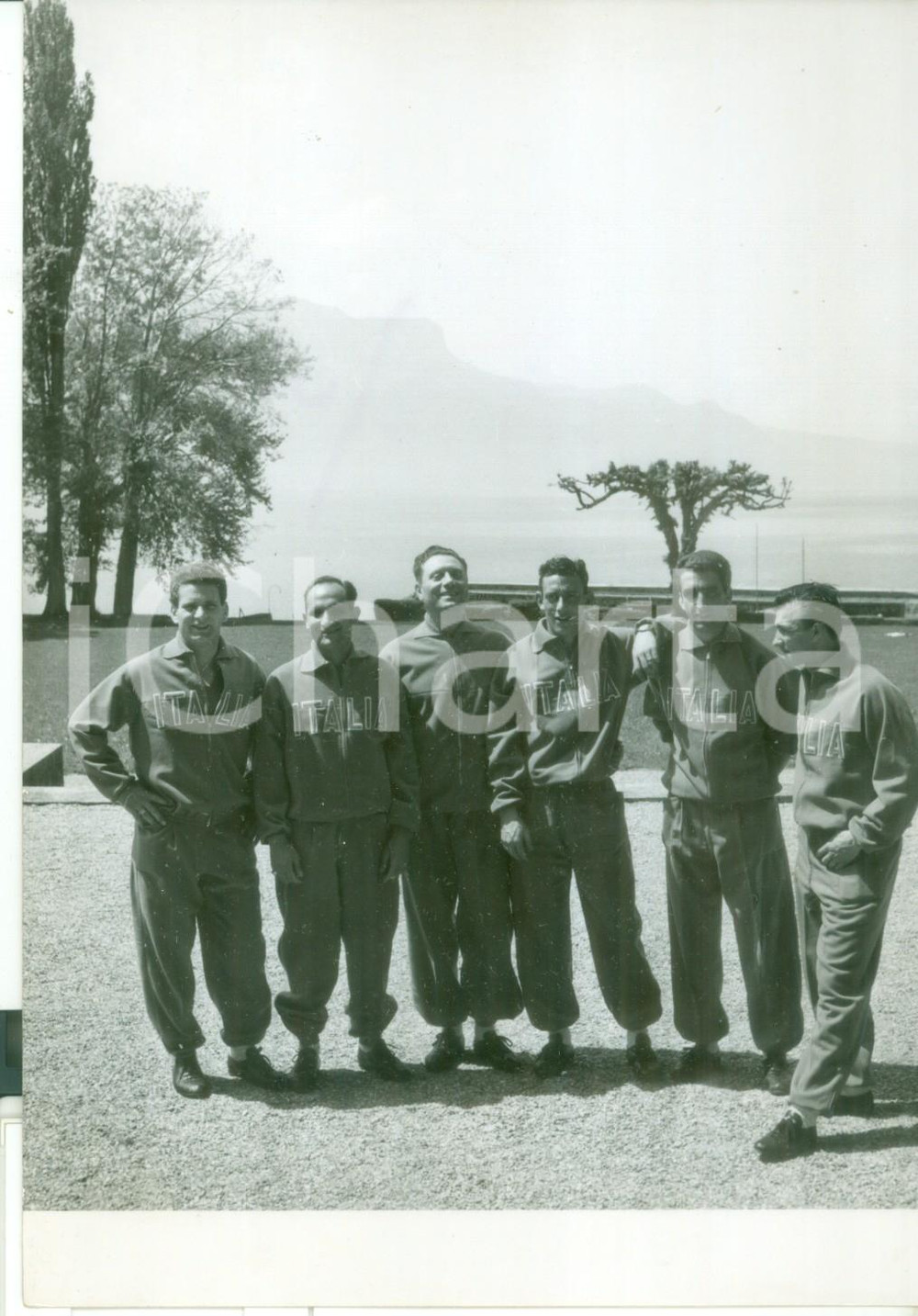 Fotografia d epoca originale 1954 VEVEY SVIZZERA  CALCIO Ritiro della Nazionale  Ritratto dei giocatori 1