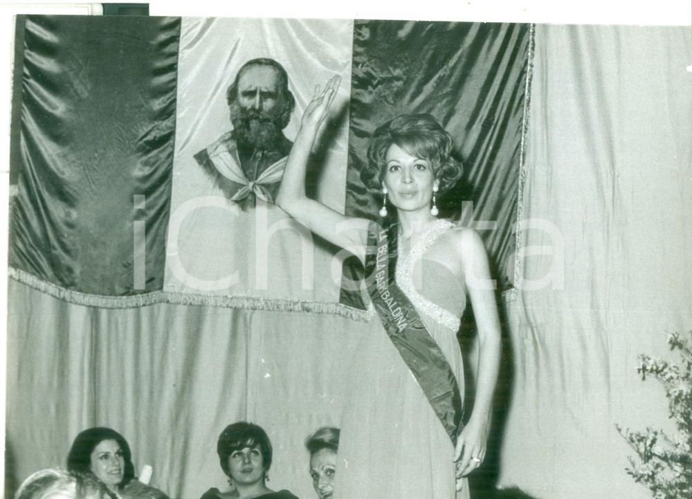 Fotografia d epoca originale 1967 ROMA Marchesa Anna Maria GRASSI vince BALLO DELLE CAPRICCIOSE GARIBALDINE 1