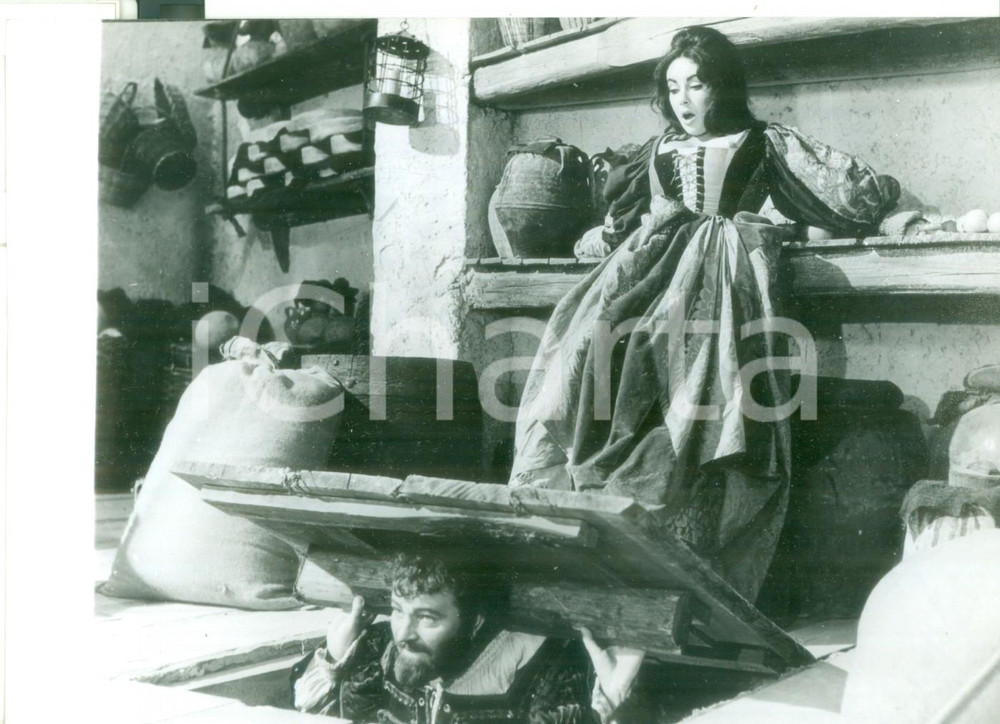 Fotografia d epoca originale 1967 ROMA Richard BURTON Elizabeth TAYLOR sul set del film LA BISBETICA DOMATA 1