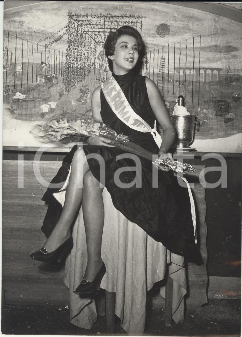 Fotografia d epoca originale 1954 ROMA Belvedere delle Rose  Grazia SIMONI eletta MISS ROMA Foto 13x18 cm 1