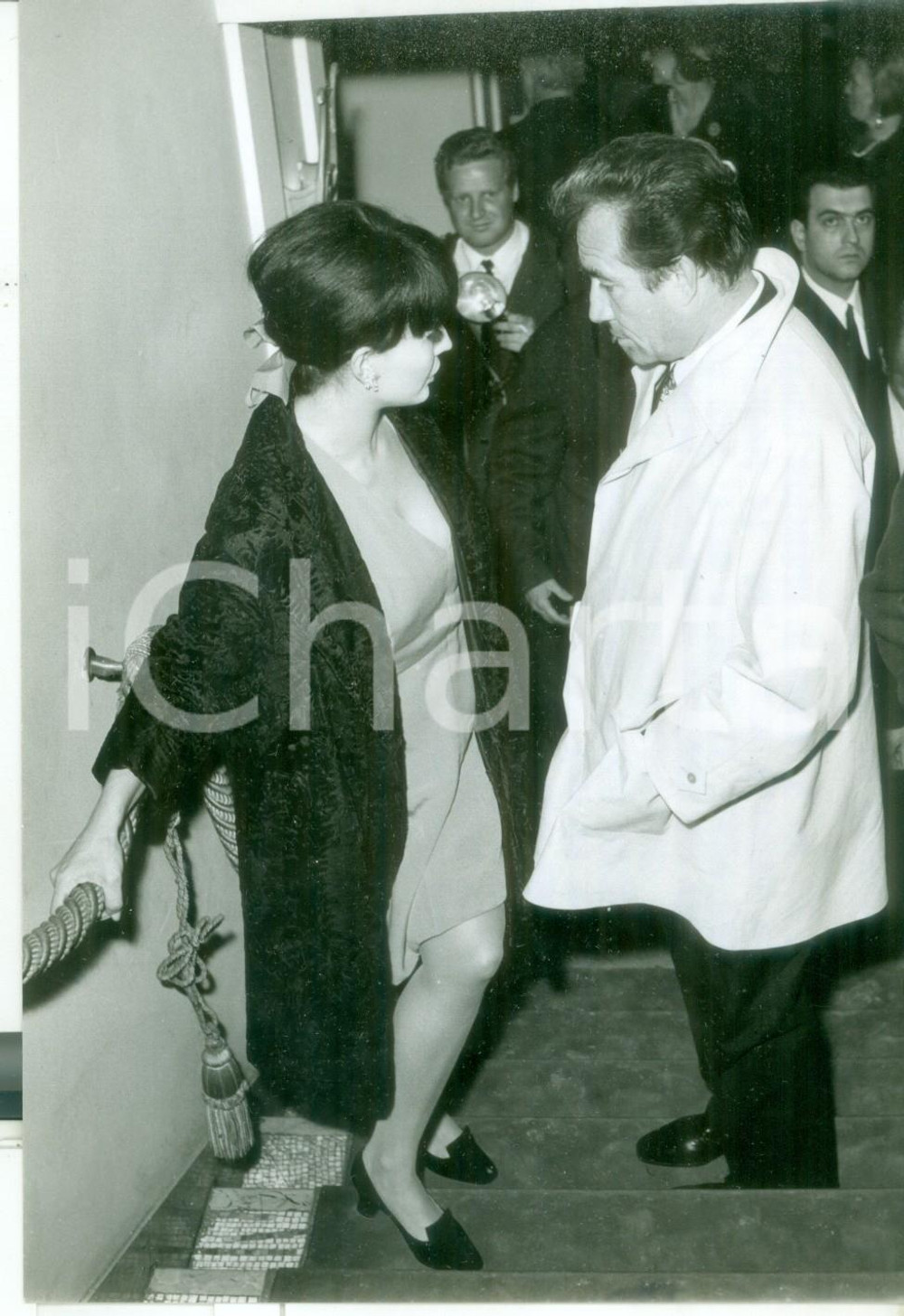 Fotografia d epoca originale 1967 ROMA Ugo TOGNAZZI con Franca BETTOJA in dolce attesa  Foto 13x18 cm 1