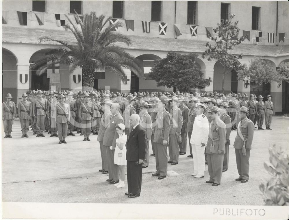 Fotografia d epoca originale 1953 GENOVA Corpo degli ALPINI alla festa della Guardia di Finanza Foto 24x18 1