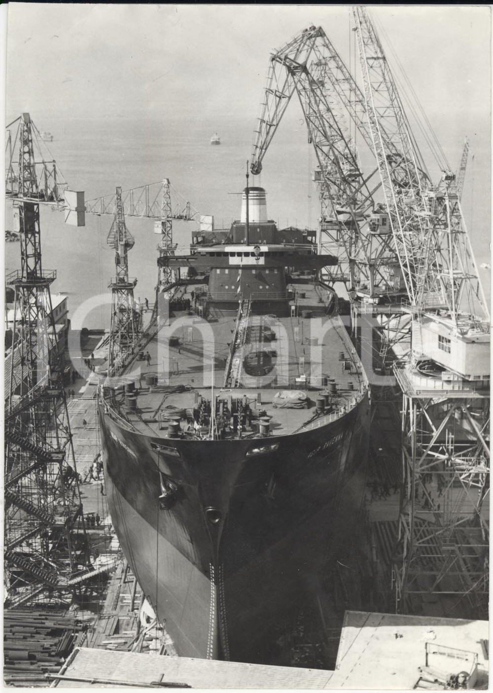 Fotografia d epoca originale 1958 PORTO DI ANCONA Varo della turbocisterna AGIP RAVENNA Foto 13x18 cm 1