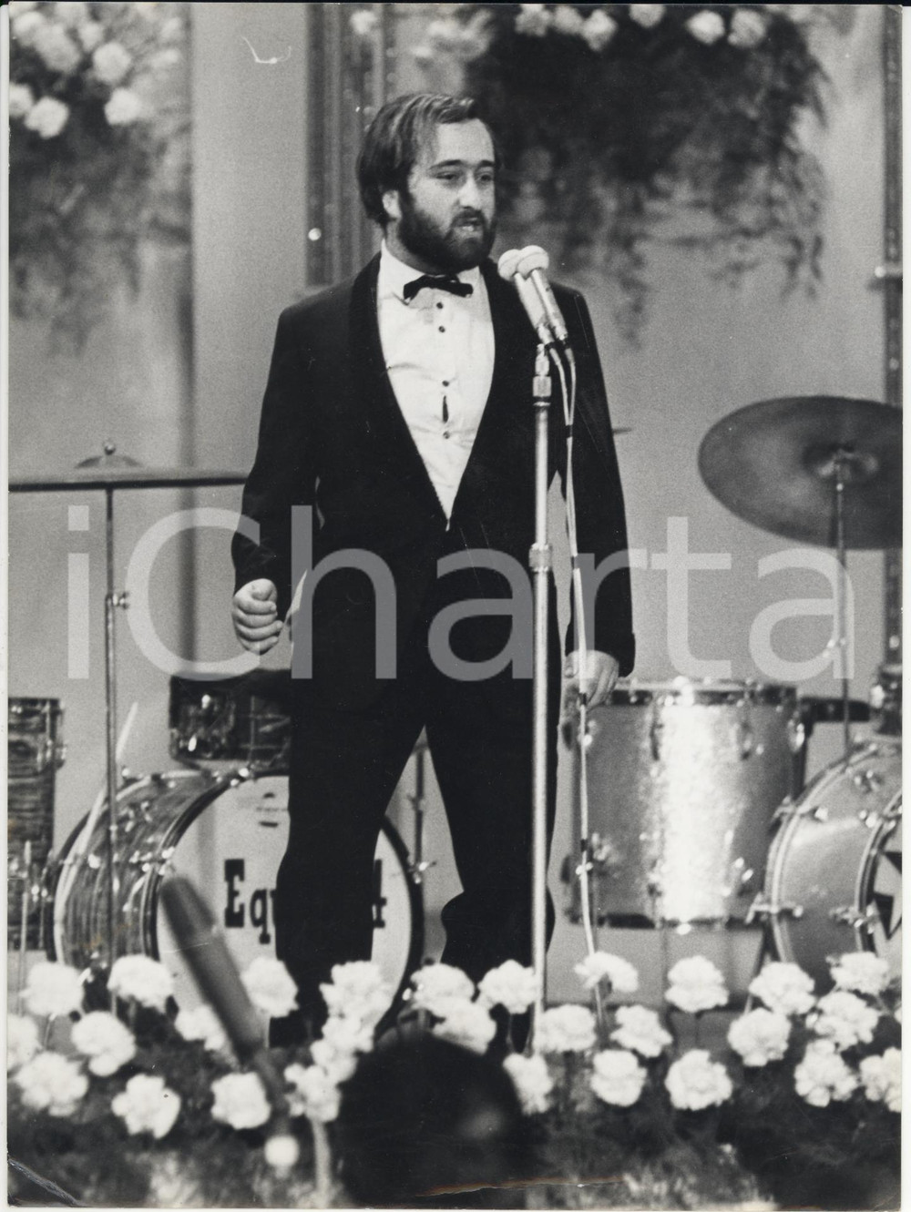 Fotografia d epoca originale 1966 FESTIVAL DI SANREMO L esordiente Lucio DALLA canta Pafff... bum! Foto 1
