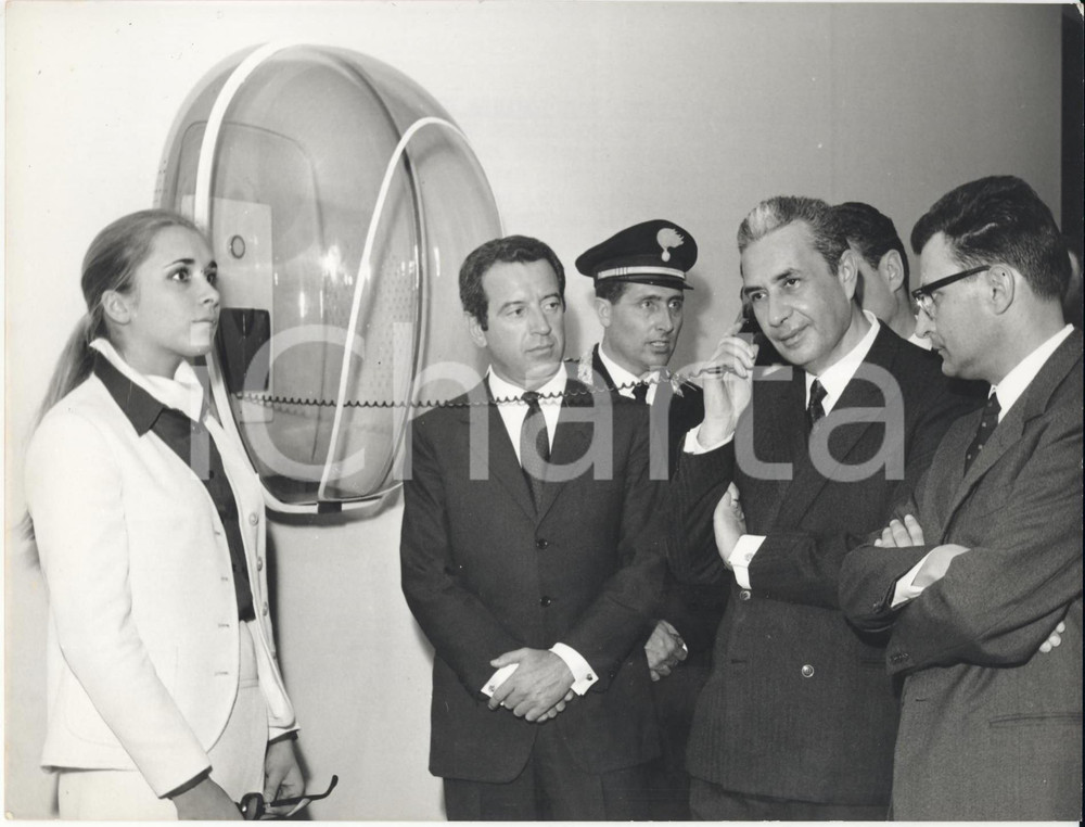 Fotografia d epoca originale 1968 MILANO 46Â° Fiera Campionaria Aldo MORO al padiglione La chimica ci veste 1
