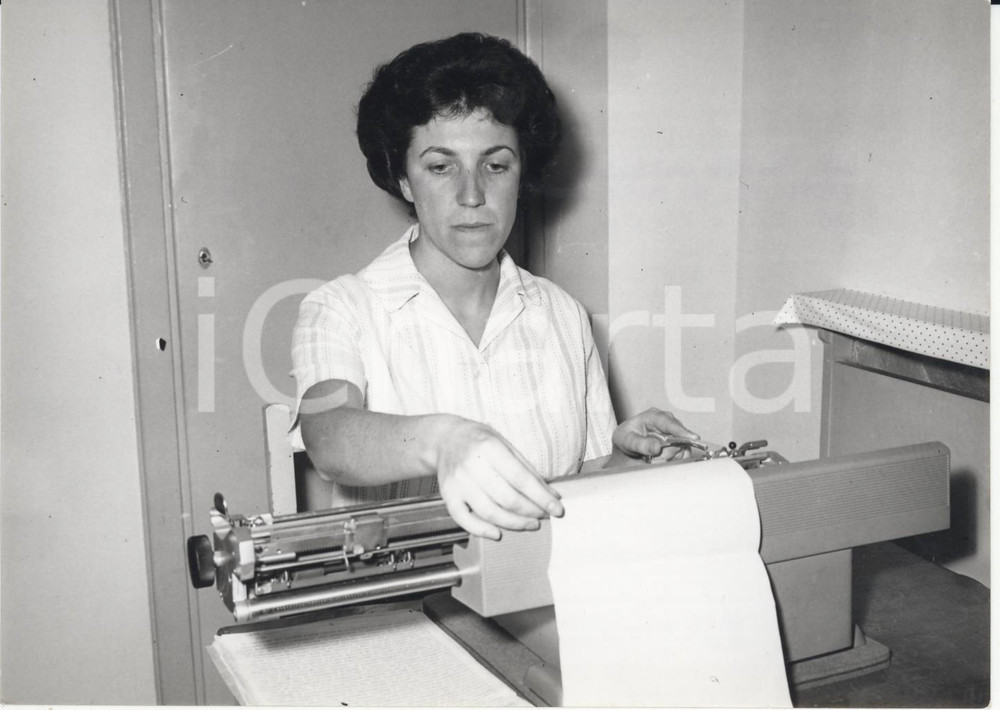 Fotografia d epoca originale 1960 TORINO Mirella Arri MOSOTTI batte il record mondiale di dattilografia Foto 1