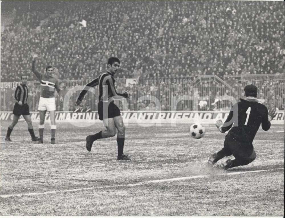 Fotografia d epoca originale 1967 CALCIO SERIE A INTERSAMPDORIA 20 Prima rete di Angelo DOMENGHINI Foto 1