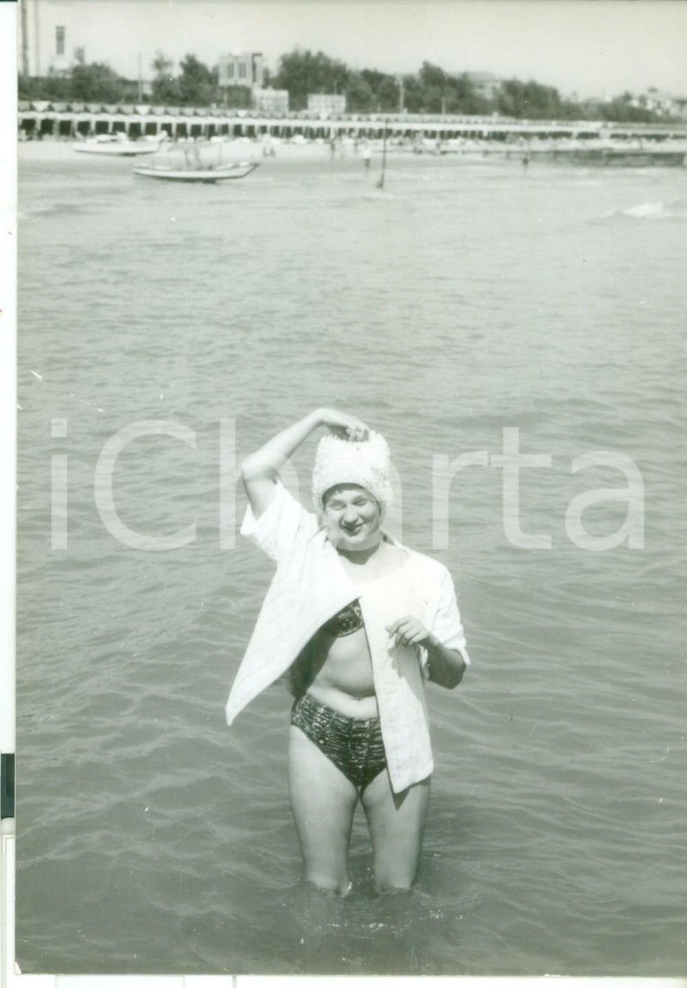 Fotografia d epoca originale 1961 VENEZIA Mostra del Cinema  Irma ALVAREZ in bikini sulla spiaggia del Lido 1