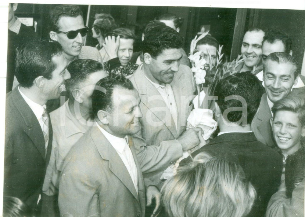 Fotografia d epoca originale 1956 DORTMUND Arrivo di Franco CAVICCHI per l incontro con Heinz NEUHAUS  Foto 1