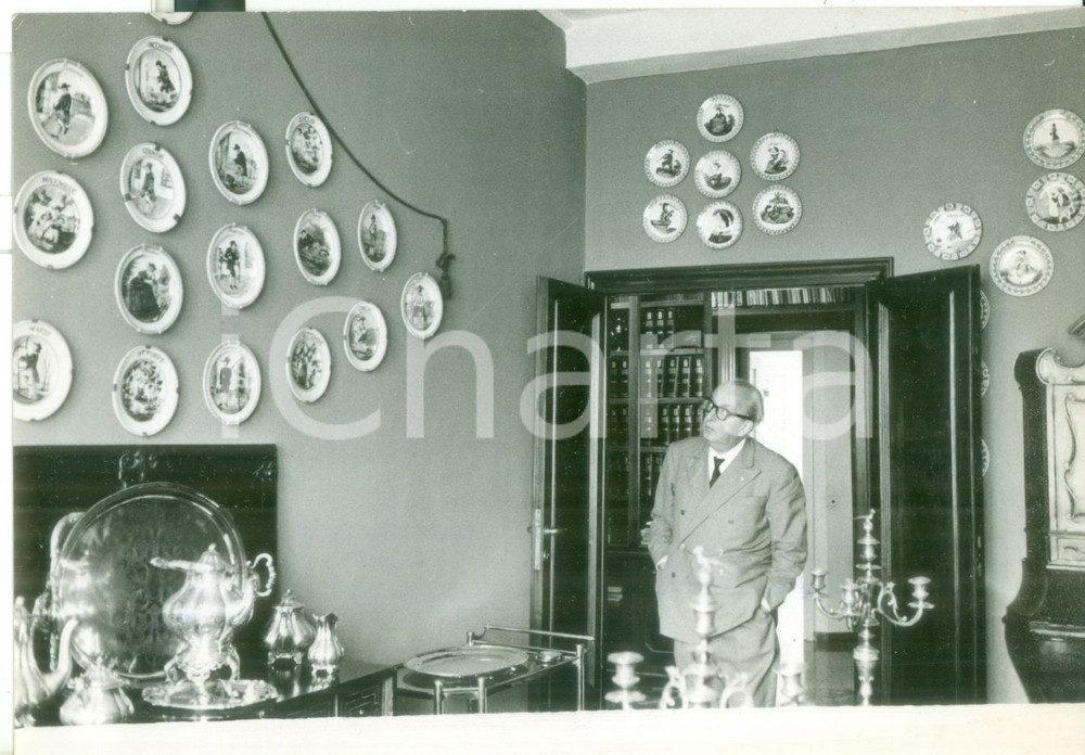 Fotografia d epoca originale 1960 MILANO Ritratto dello scrittore e giornalista Orio VERGANI nella sua casa 1