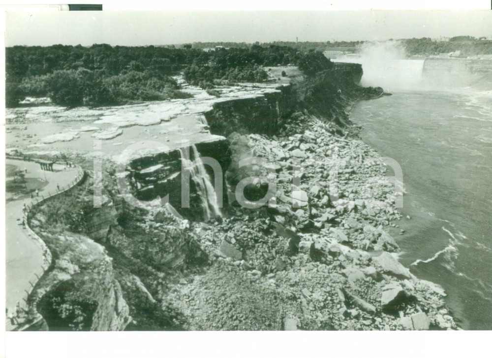 Fotografia d epoca originale 1969 USA NIAGARA FALLS  Cascate prosciugate dopo intervento del genio militare 1