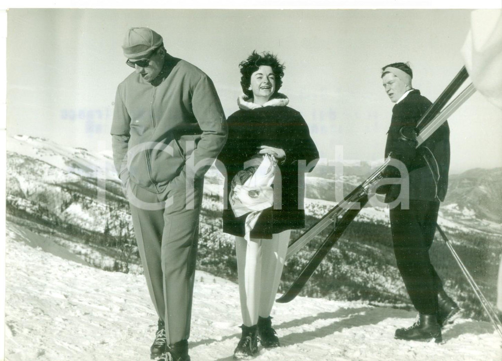 Fotografia d epoca originale 1958 ABETONE  Ercole BALDINI sui campi da sci con la fidanzata e Pierino BAFFI 1