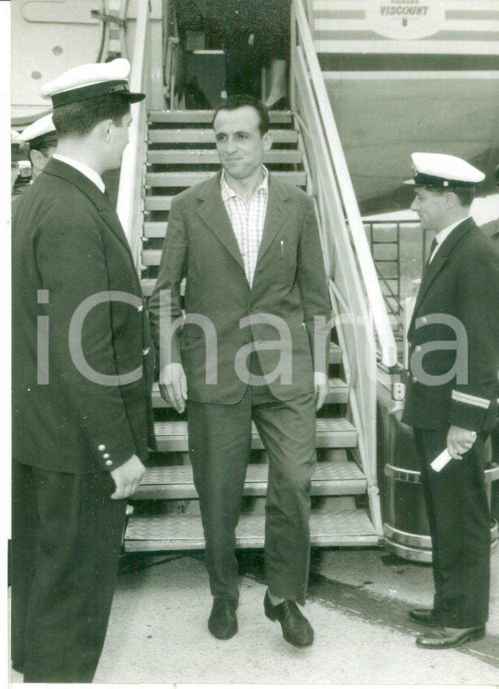Fotografia d epoca originale 1960 ca AEROPORTO DI MALPENSA  Arrivo del ciclista Ercole BALDINI  Foto 13x18 1