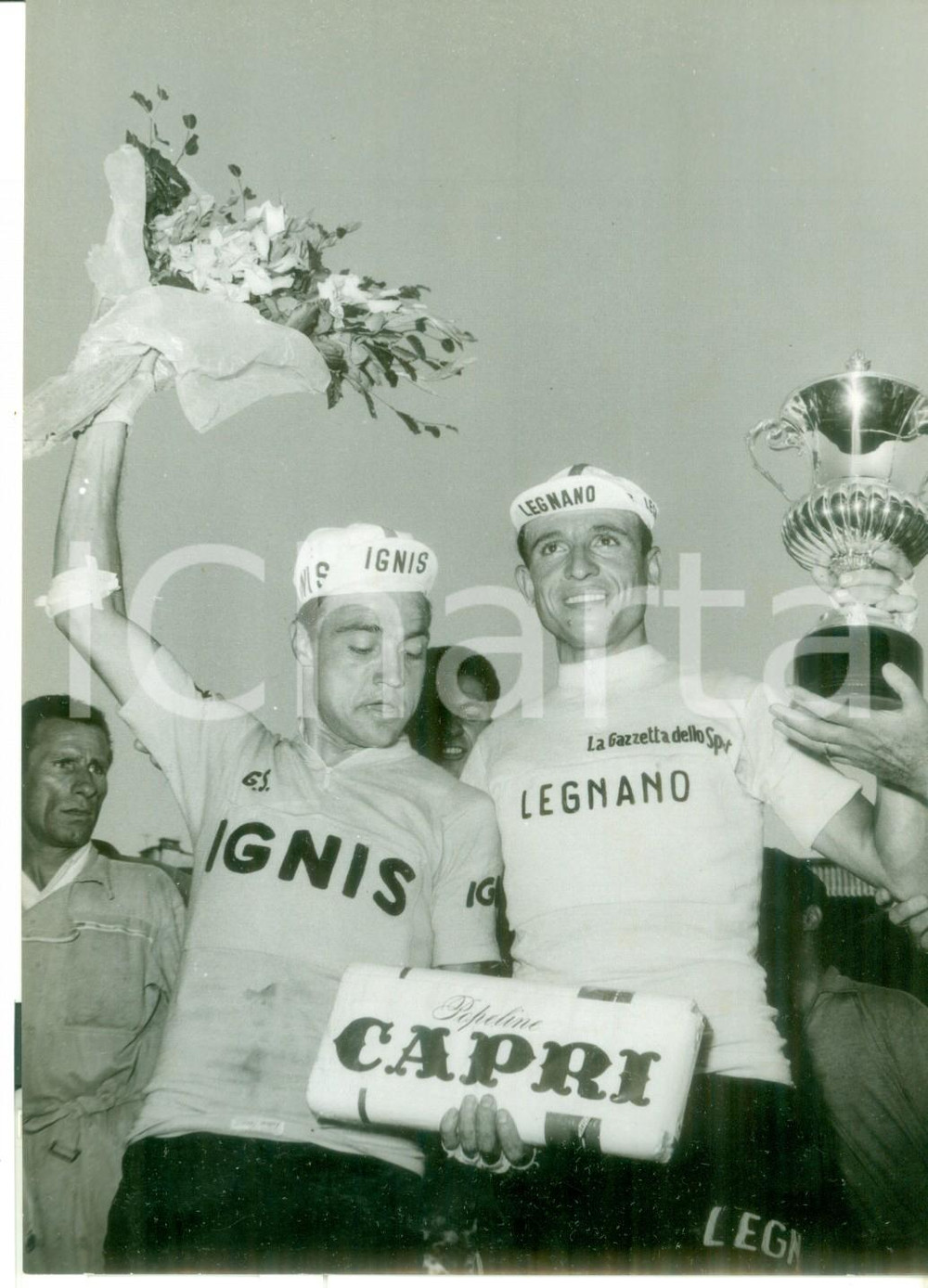 Fotografia d epoca originale 1958 CICLISMO 41Â° GIRO D ITALIA Ercole BALDINI vincitore con Miguel POBLET 1