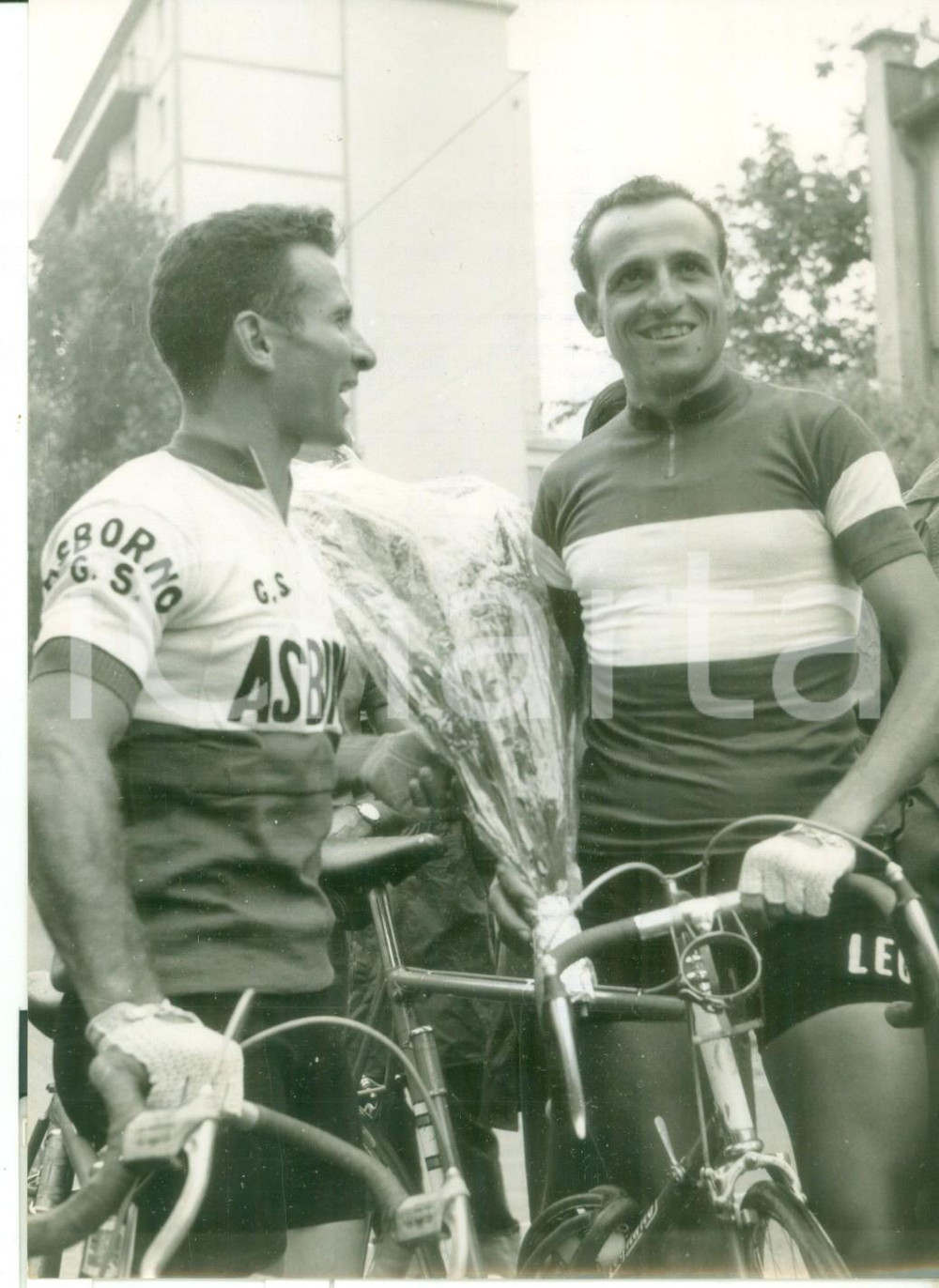 Fotografia d epoca originale 1958 INTRA CICLISMO  Ritratto del campione Ercole BALDINI  Foto 13x18 cm 1