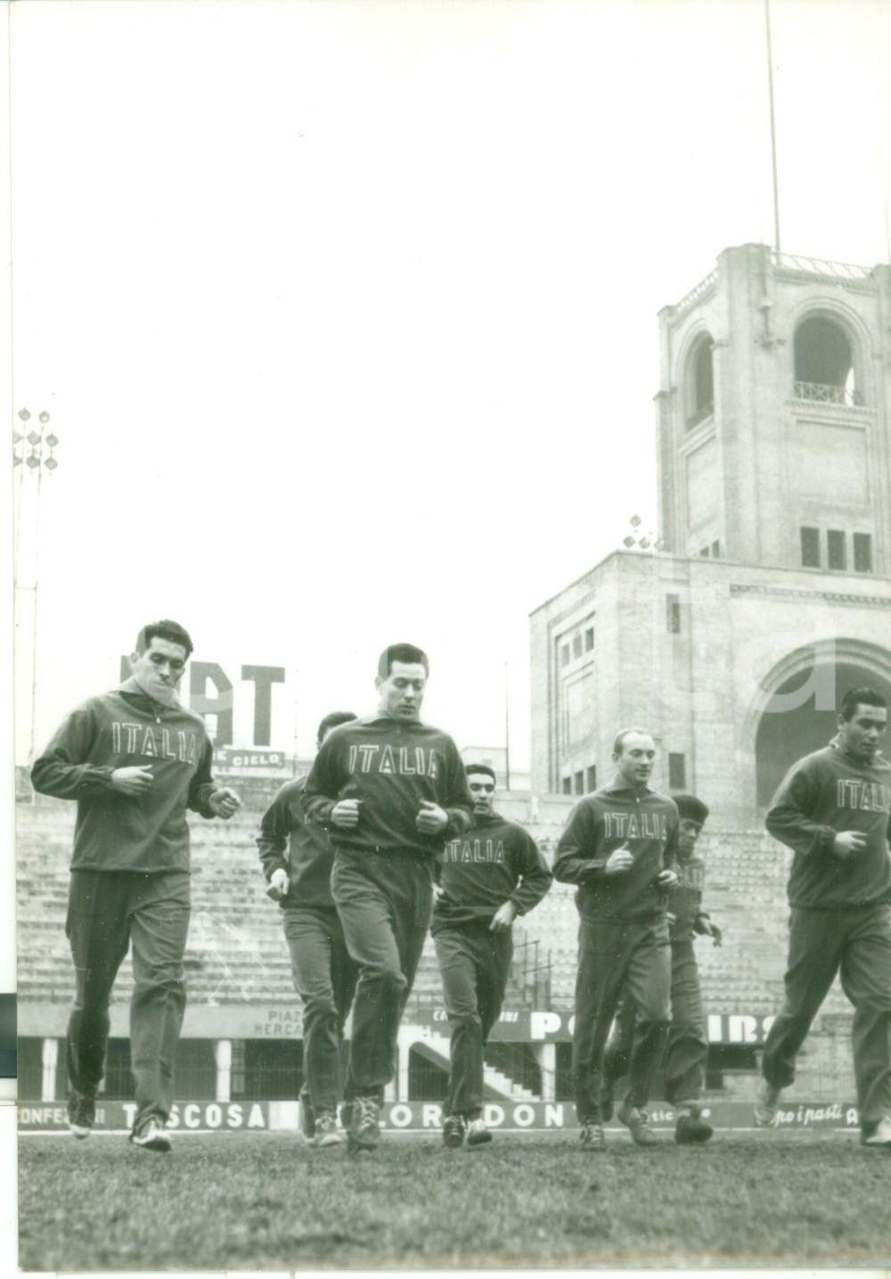 Fotografia d epoca originale 1950 ca BOLOGNA Allenamento NAZIONALE CALCIO  Ottavio BUGATTI Miguel MONTUORI 1