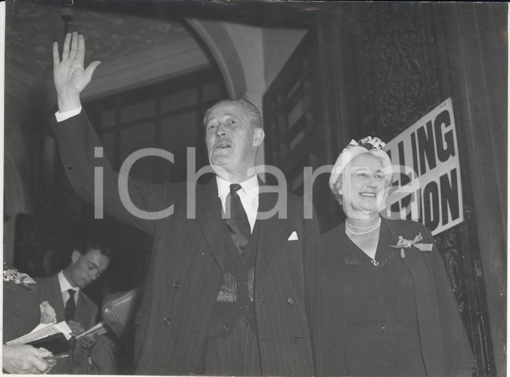 Fotografia d epoca originale 1959 LONDON Westminister City Hall Harold MACMILLAN with his wife Dorothy Photo 1