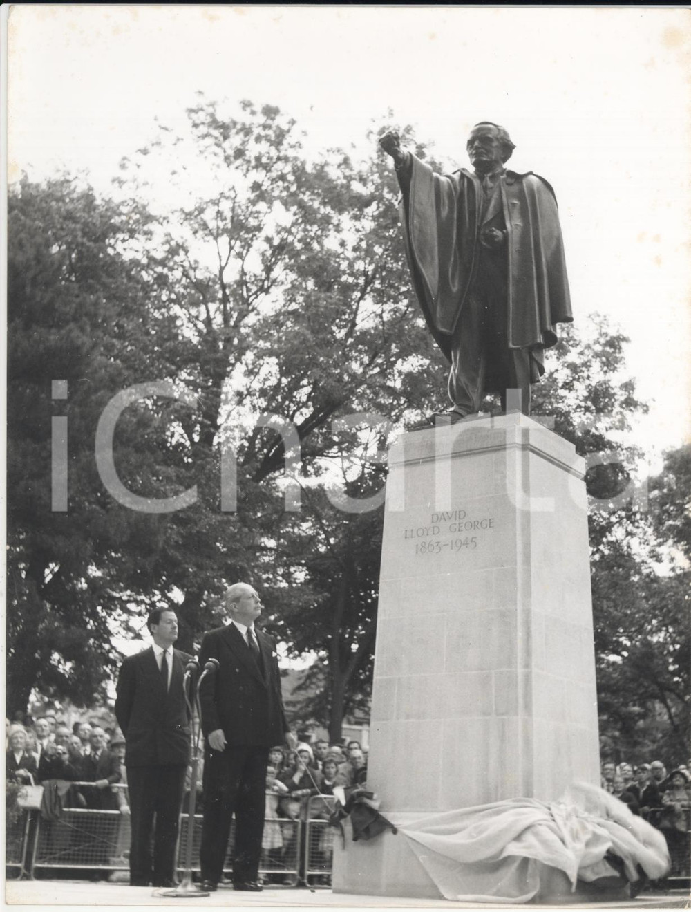 Fotografia d epoca originale 1960 CARDIFF Cathays Park  Harold MACMILLAN unveiling Earl Lloyd George statue 1