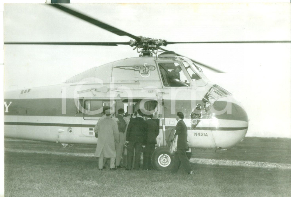Fotografia d epoca originale 1958 MILANO Elicottero in partenza dalla nuova linea MILANOLUGANO  Foto 18x13 1