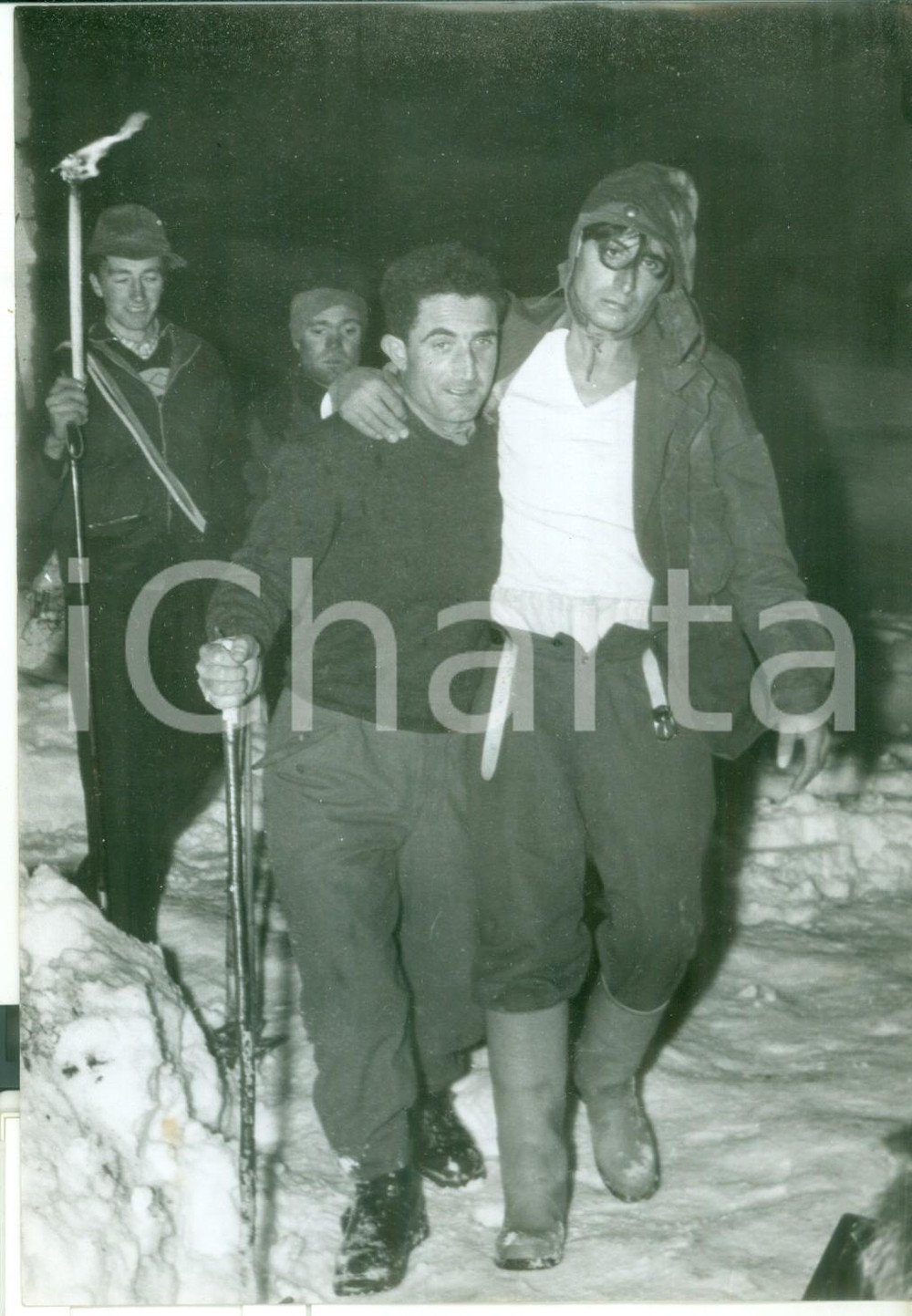 Fotografia d epoca originale 1959 CERESOLE Azienda Elettrica  Operaio sopravvissuto alla valanga Foto 13x18 1