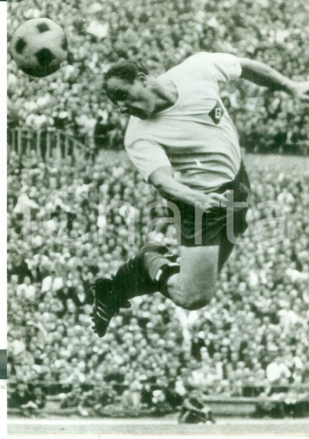 Fotografia d epoca originale 1968 CALCIO Colpo di testa del giocatore dell AMBURGO Uwe SEELER  Foto 13x18 1