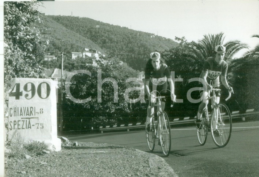 Fotografia d epoca originale 1968 RAPALLO CICLISMO Gloria e Maura STROMBOLO Gemelle Volanti  Foto 18x13 1